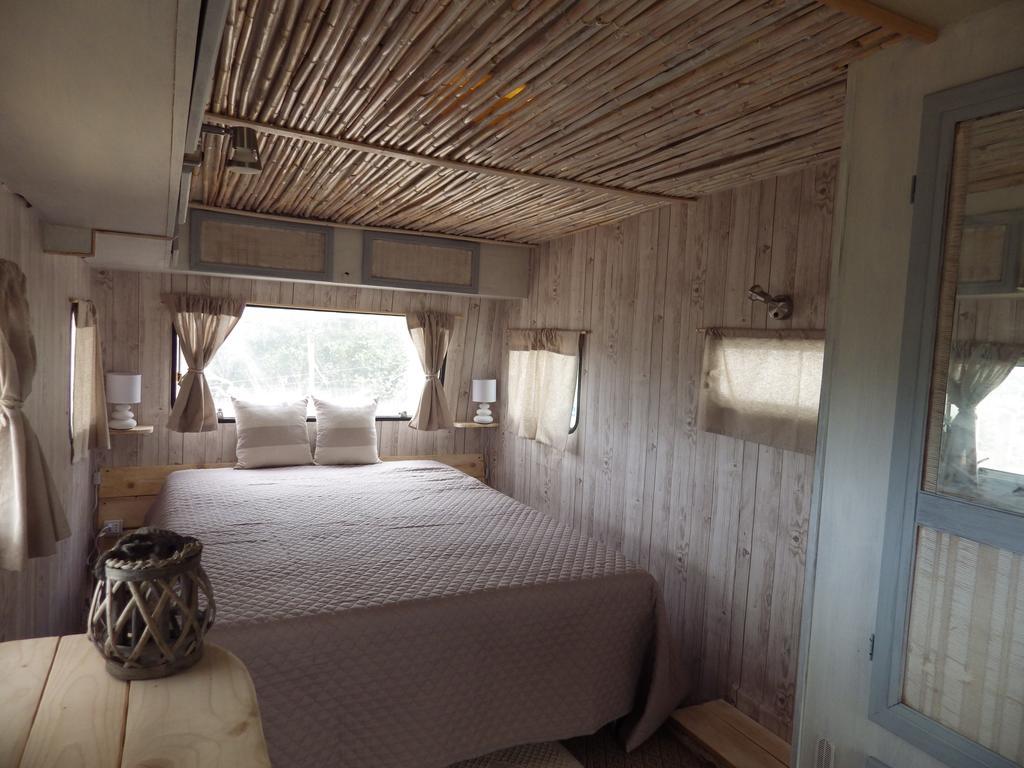 סנטה טרזה גאיורה La Cera Farm Camping B&B מראה חיצוני תמונה